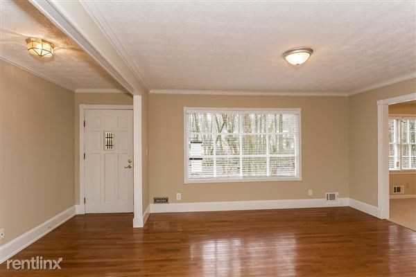 737 Mountainbrooke Cir SW - Photo 3 of 18