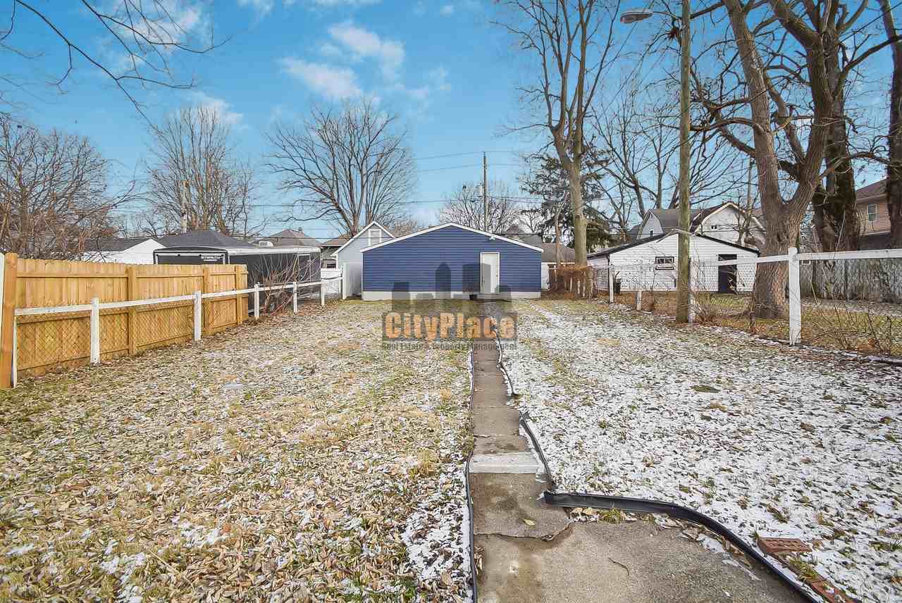 1115 N Keystone Ave - Photo 5 of 26