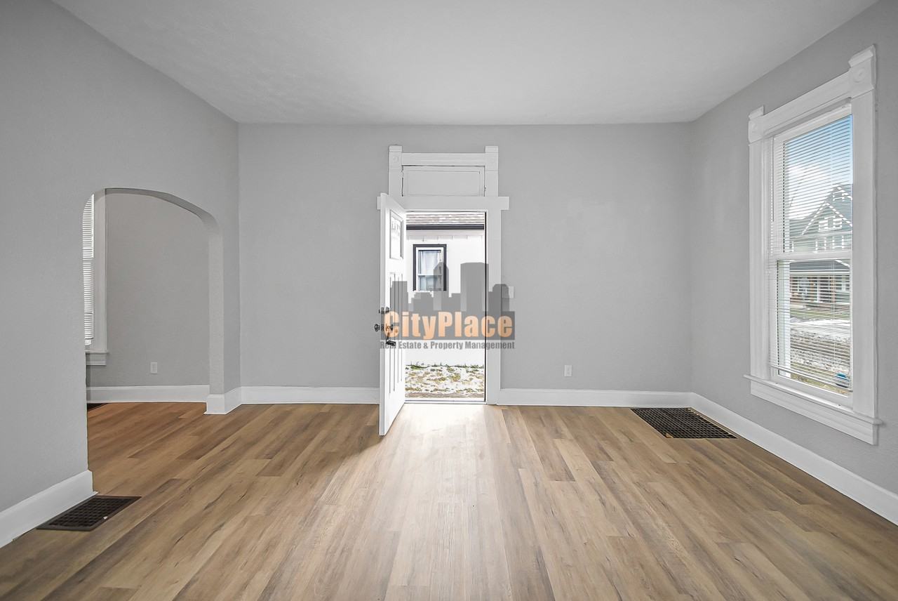 1115 N Keystone Ave - Photo 7 of 26