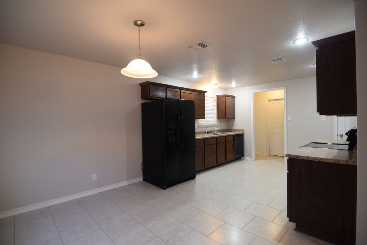 2609 Alamocitos Creek Dr - Photo 4 of 23