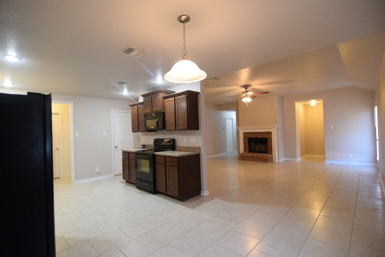 2609 Alamocitos Creek Dr - Photo 5 of 23