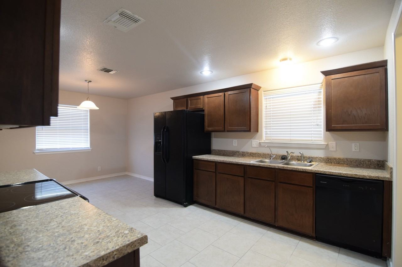 2609 Alamocitos Creek Dr - Photo 6 of 23