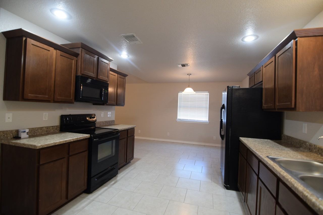 2609 Alamocitos Creek Dr - Photo 7 of 23