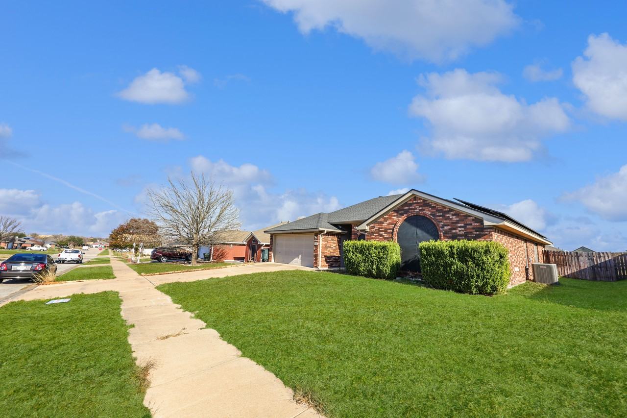 4306 Esta Lee Ave - Photo 2 of 23