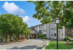 1304 W Medicine Lake Dr #112 - Photo 1 of 1