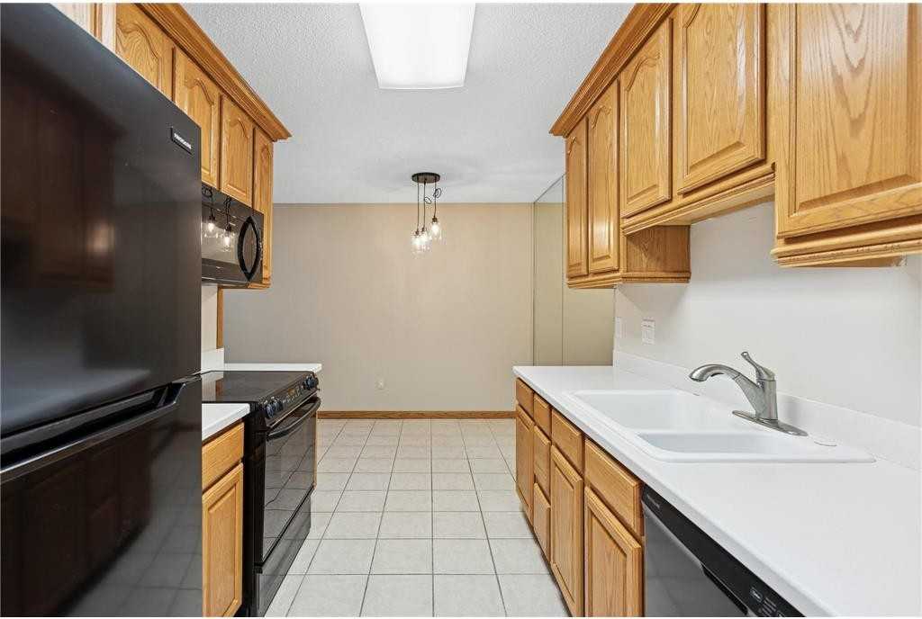 1304 W Medicine Lake Dr #112 - Photo 3 of 10