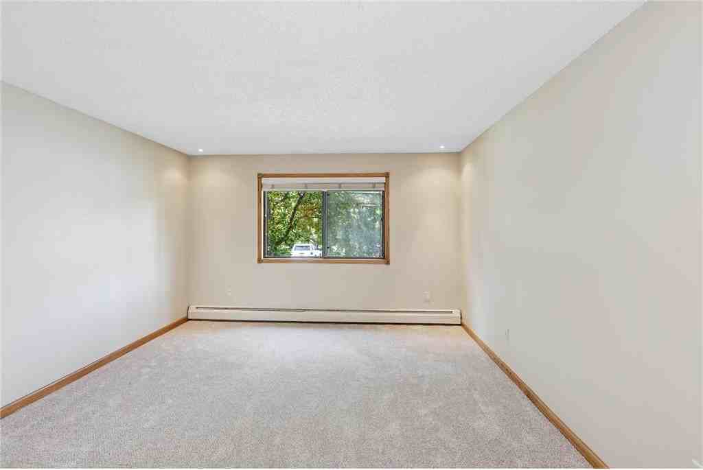 1304 W Medicine Lake Dr #112 - Photo 4 of 10