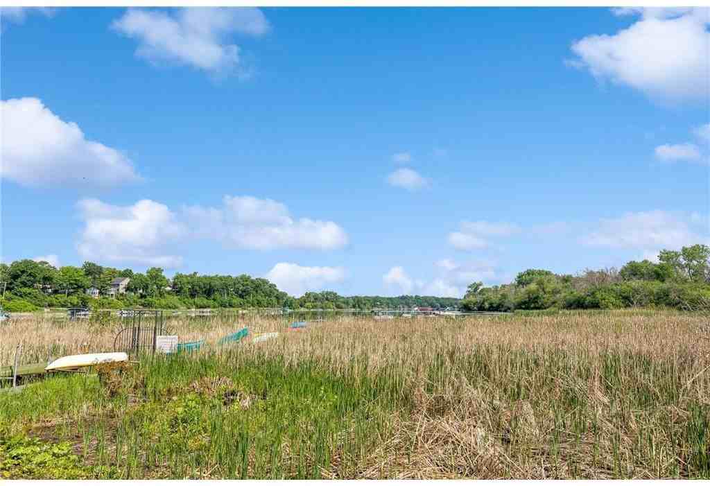 1304 W Medicine Lake Dr #112 - Photo 7 of 10