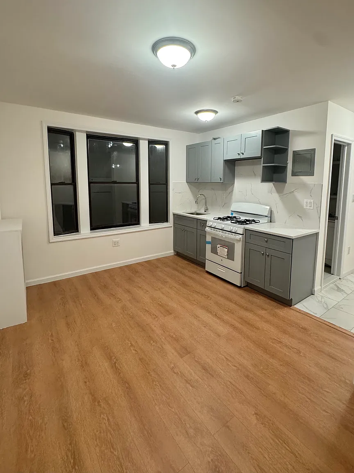 4222 Union St #4B - Photo 2 of 9