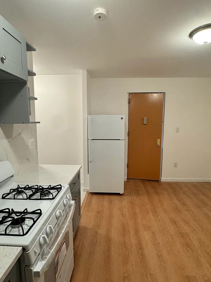 4222 Union St #4B - Photo 5 of 9