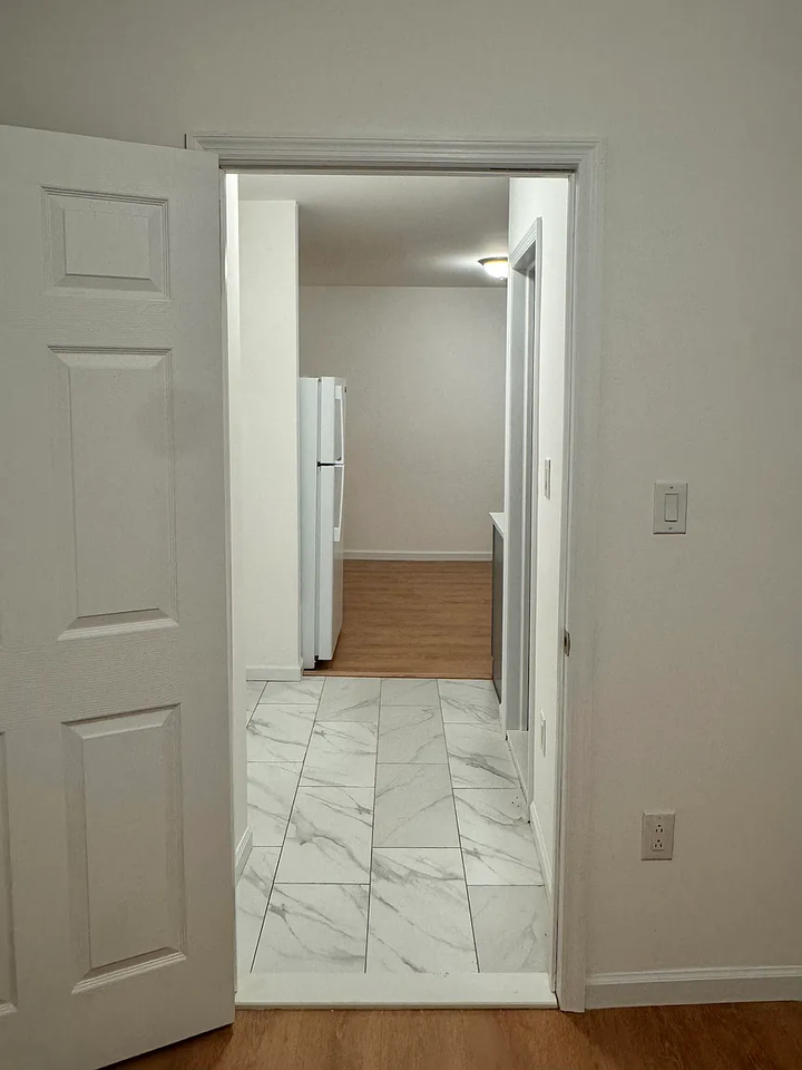 4222 Union St #4B - Photo 6 of 9