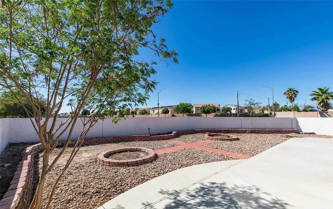 625 Heartland Point Ave - Photo 2 of 21