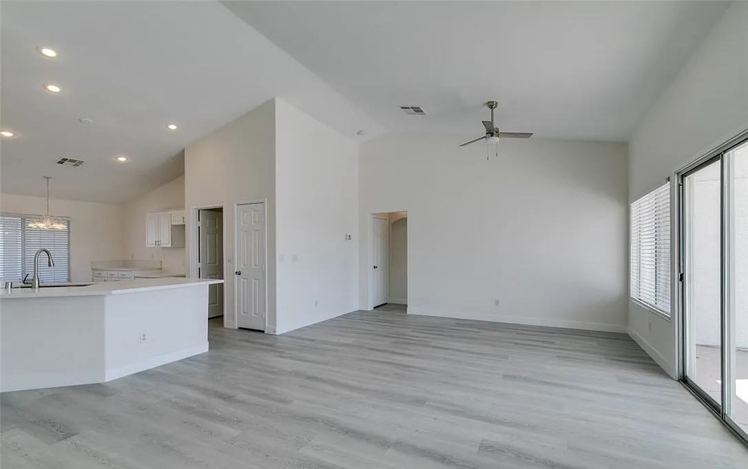 625 Heartland Point Ave - Photo 6 of 21