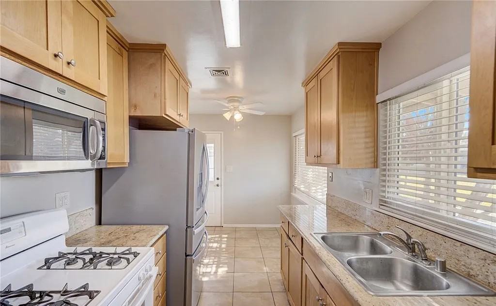 8653 Larkin Ct - Photo 2 of 9