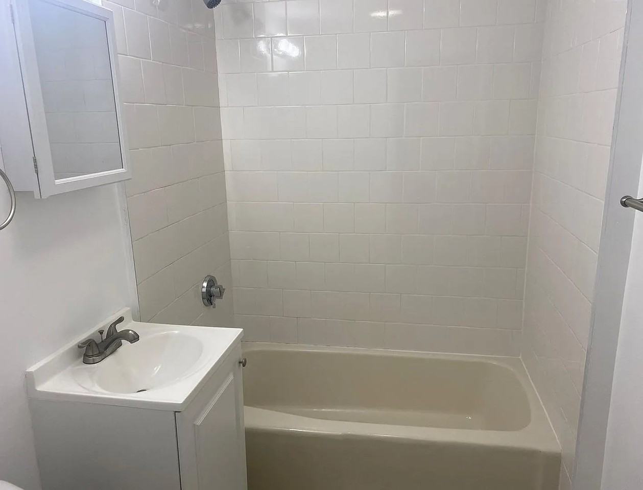 34 Franklin Ave #8 - Photo 2 of 8