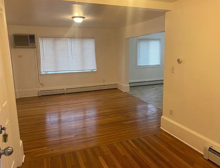 34 Franklin Ave #8 - Photo 3 of 8