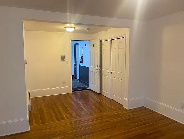 34 Franklin Ave #8 - Photo 4 of 8