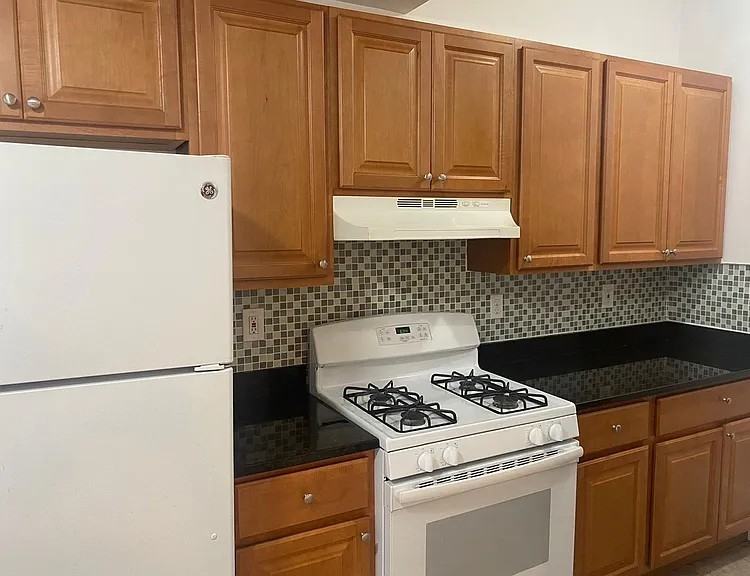 34 Franklin Ave #8 - Photo 7 of 8