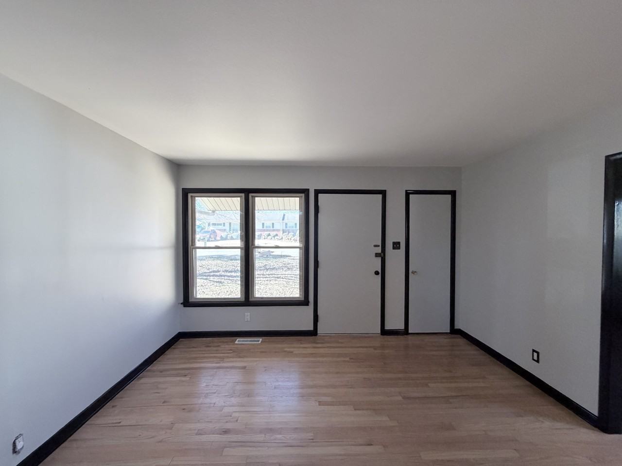 2703 Biscayne St Sw - Photo 3 of 16