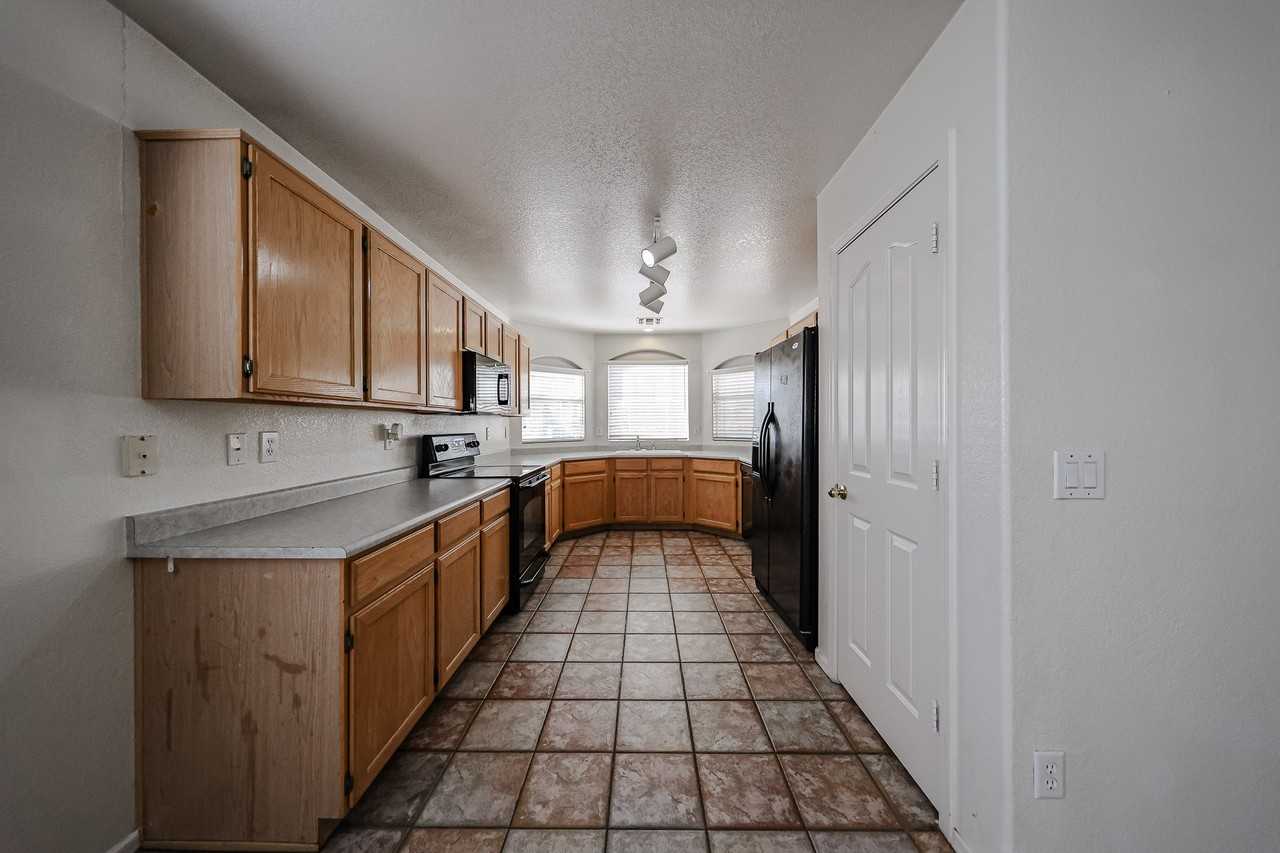 3884 E Douglas Loop - Photo 4 of 44