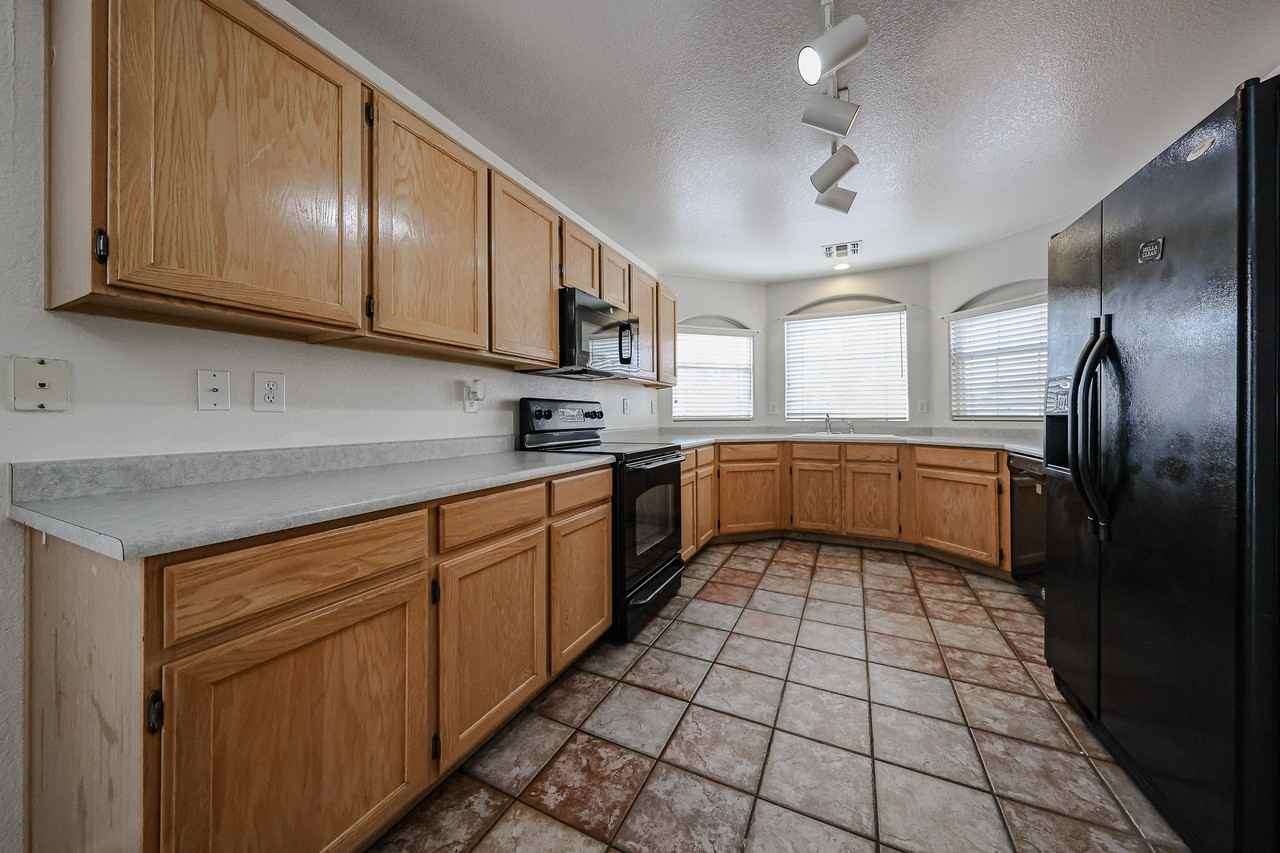 3884 E Douglas Loop - Photo 5 of 44