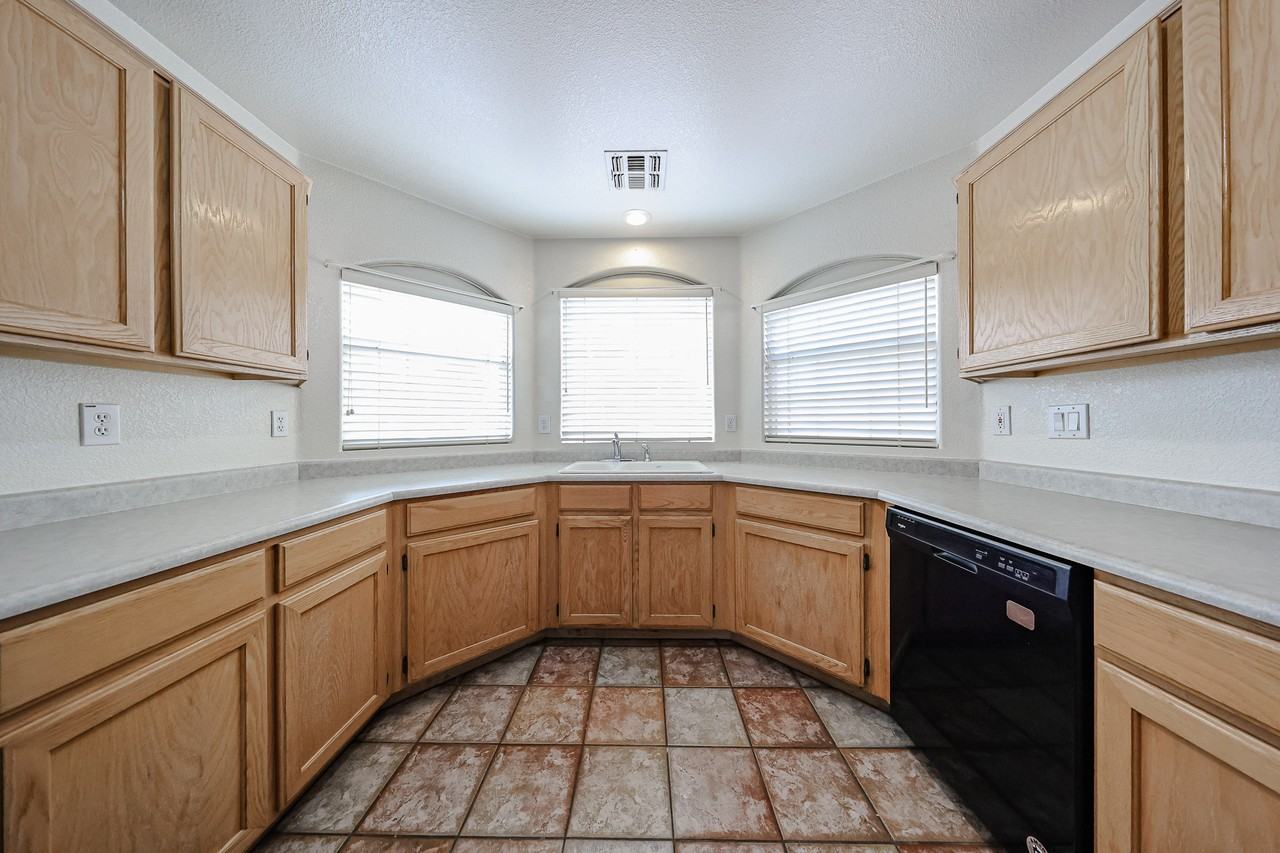 3884 E Douglas Loop - Photo 7 of 44