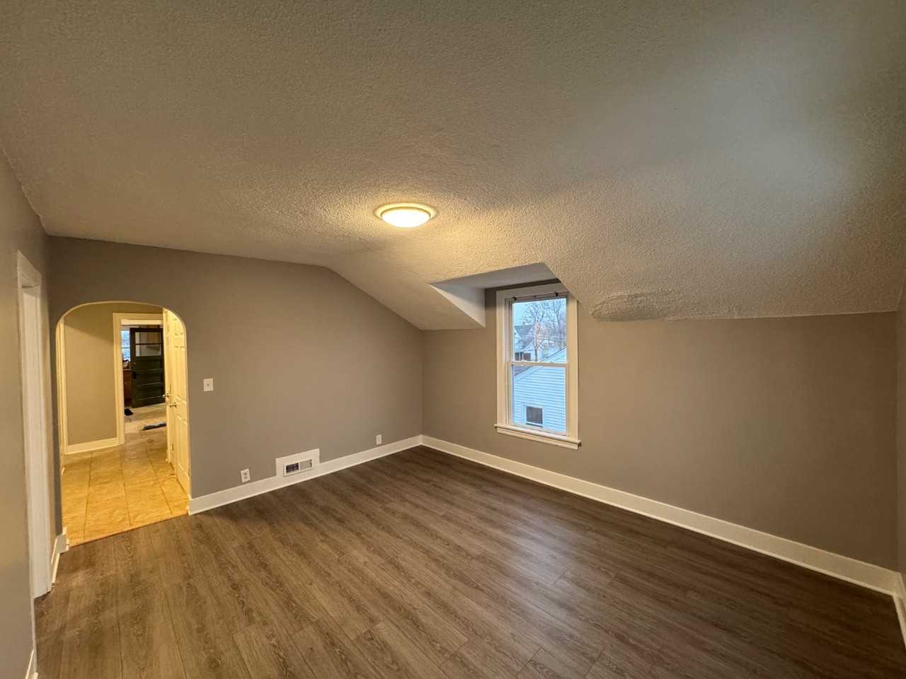 2707 Commercial Ave - Photo 2 of 10