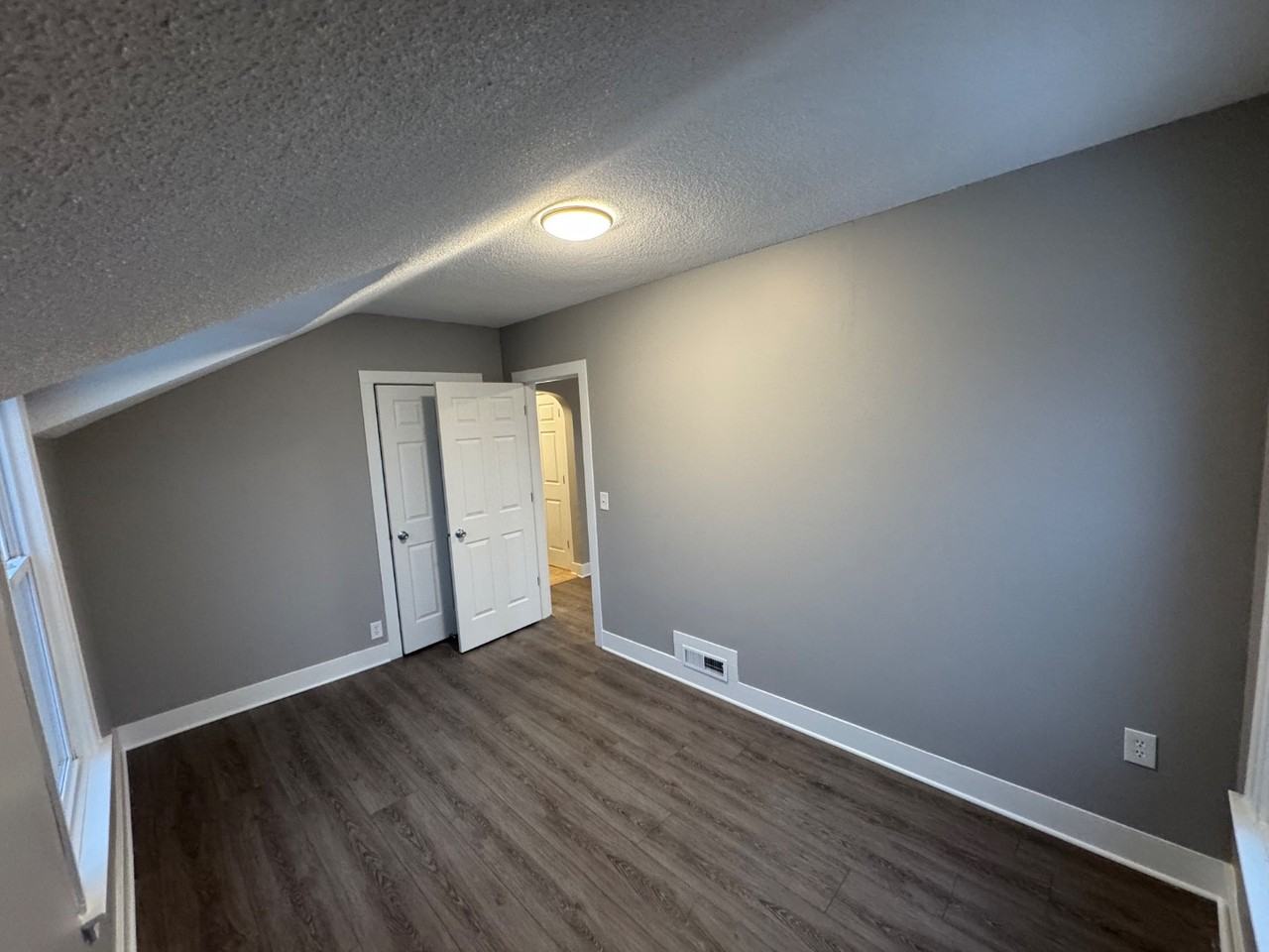 2707 Commercial Ave - Photo 5 of 10