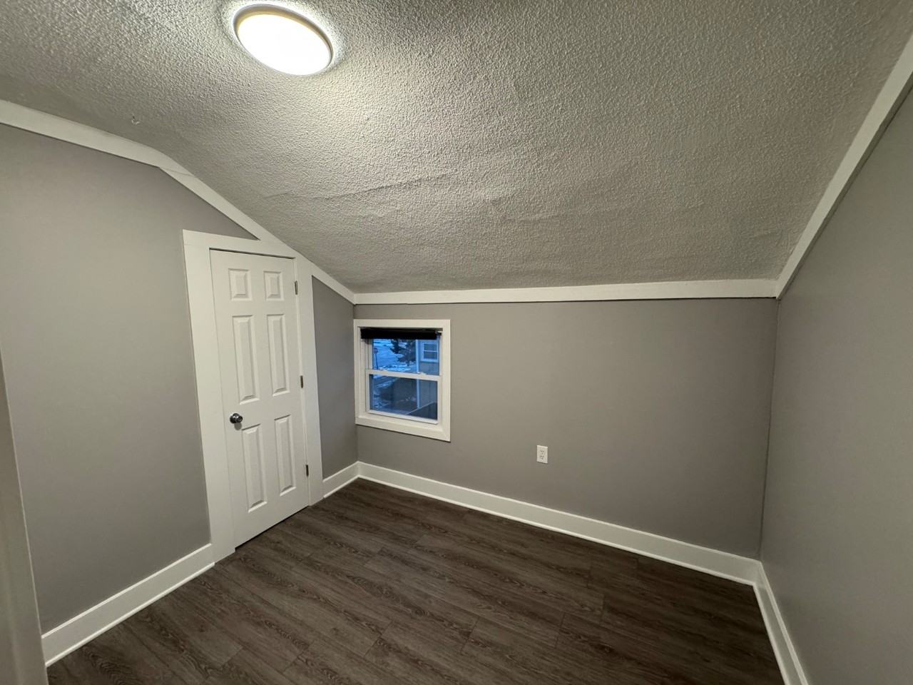 2707 Commercial Ave - Photo 6 of 10