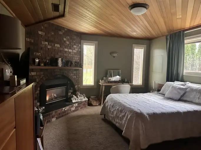 4885 241 St - Photo 4 of 26