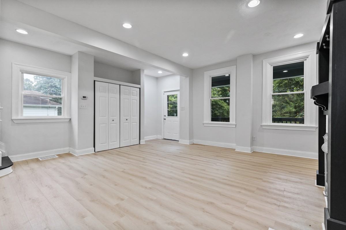 392 Calderwood Ave #1 - Photo 4 of 36