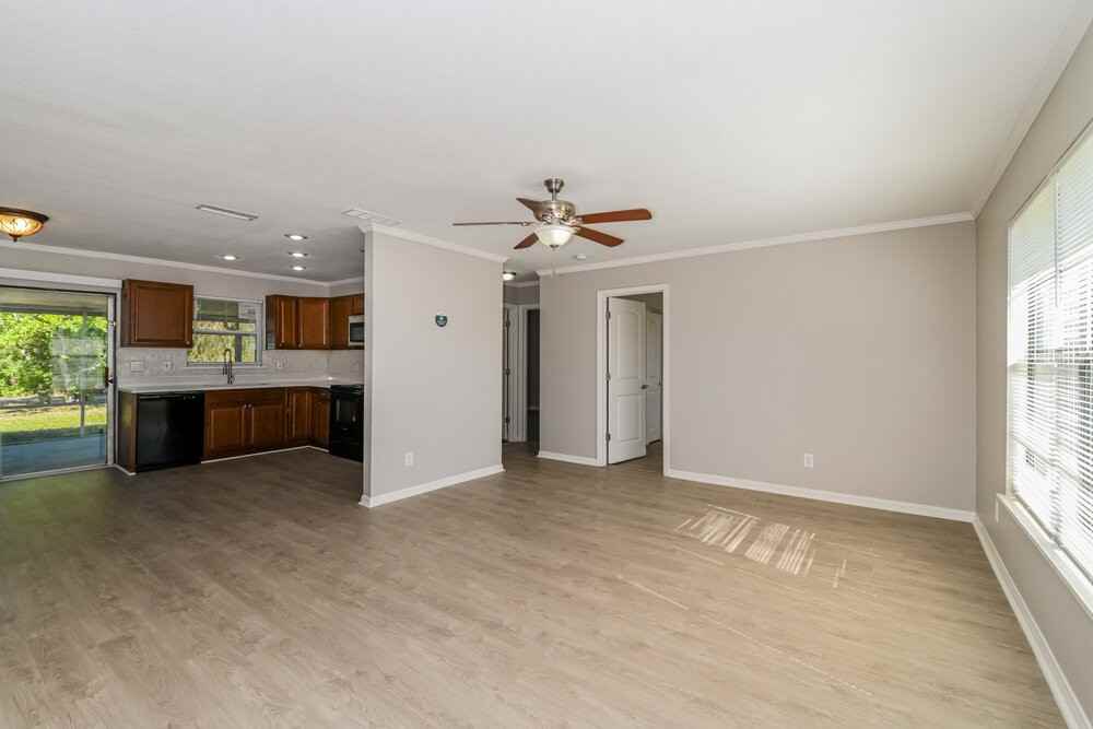 5100 Lee St - Photo 4 of 15