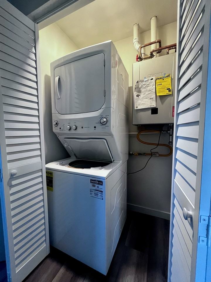 1457 Knollwood Pl #1 - Photo 6 of 10