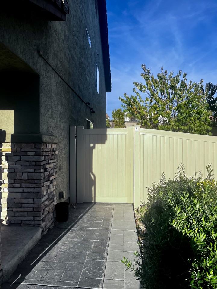 1457 Knollwood Pl #1 - Photo 4 of 14