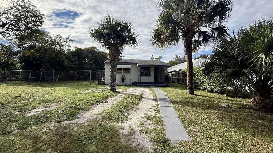 212 Northwest 8th Avenue - Photo 2 of 6