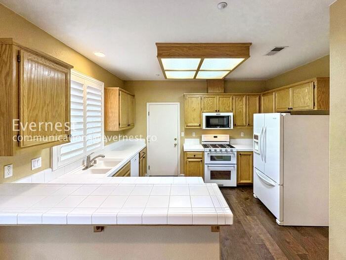 2155 Fernbrook Cmn - Photo 4 of 50