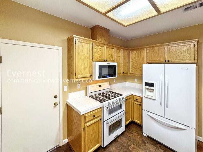 2155 Fernbrook Cmn - Photo 6 of 50