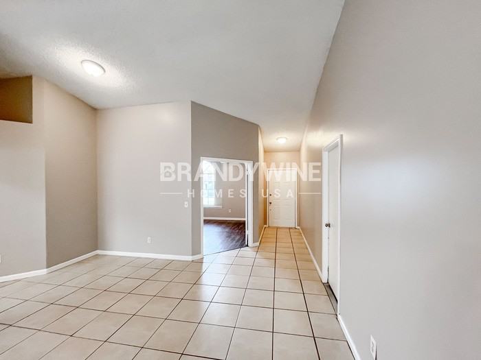 8055 International Village Dr - Photo 2 of 27