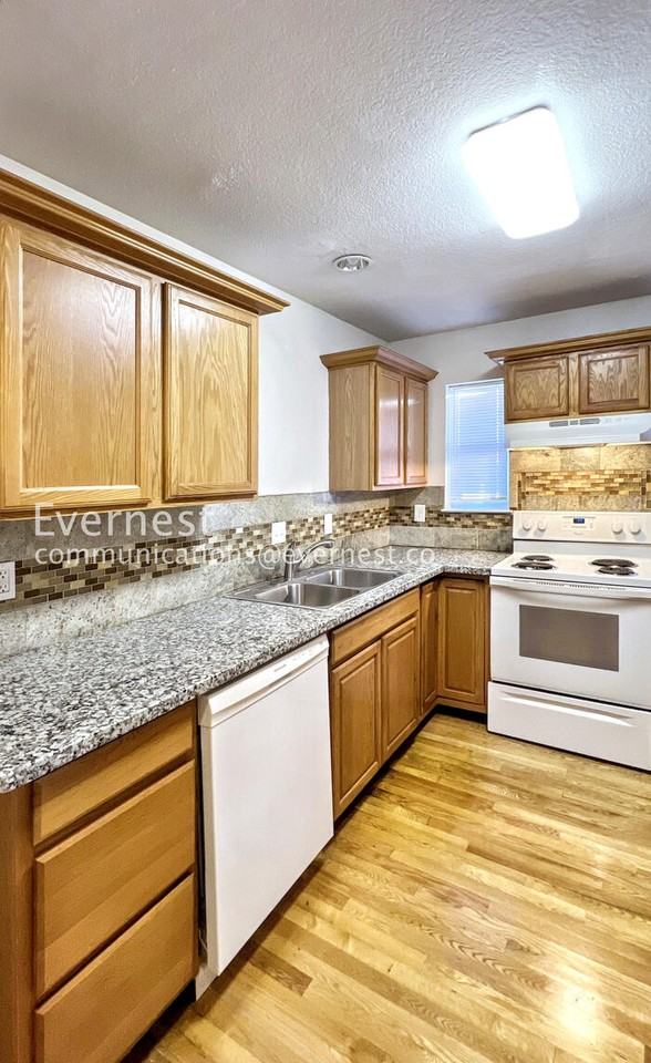 6147 Ne 9th Ave - Photo 3 of 43