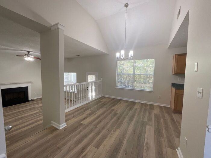 3587 Oakshire Way Se - Photo 4 of 20