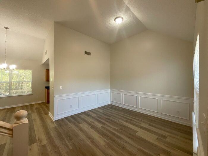 3587 Oakshire Way Se - Photo 5 of 20