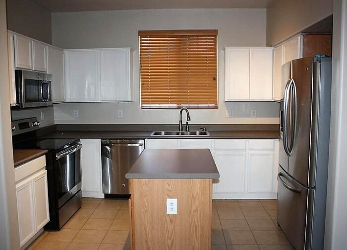 1975 E Del Rio St - Photo 3 of 12