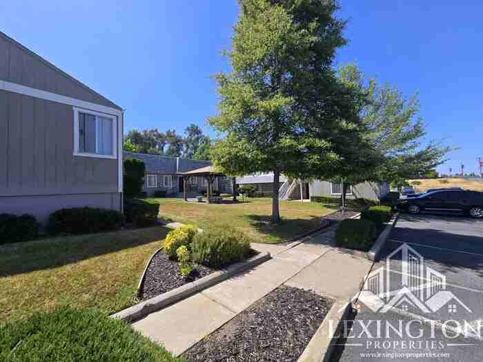 902 Lawton Ave #7 - Photo 2 of 27