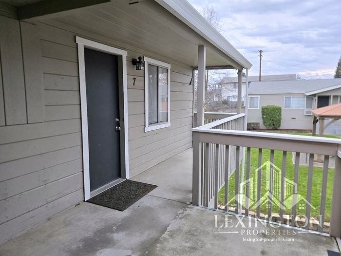 902 Lawton Ave #7 - Photo 4 of 27