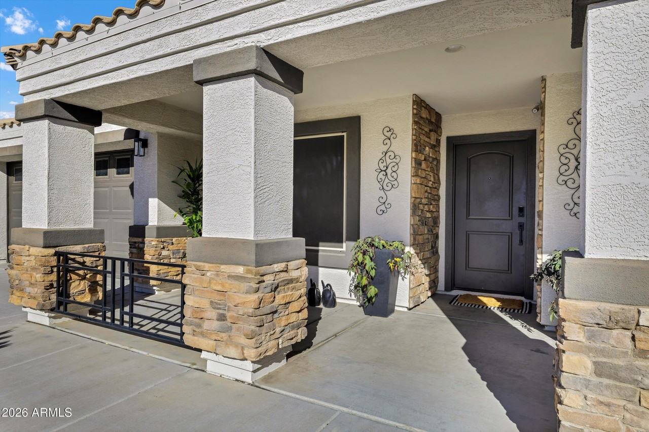 9558 W Harmony Ln - Photo 4 of 49