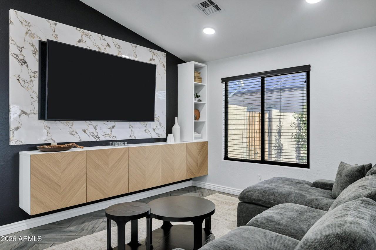 9558 W Harmony Ln - Photo 6 of 49