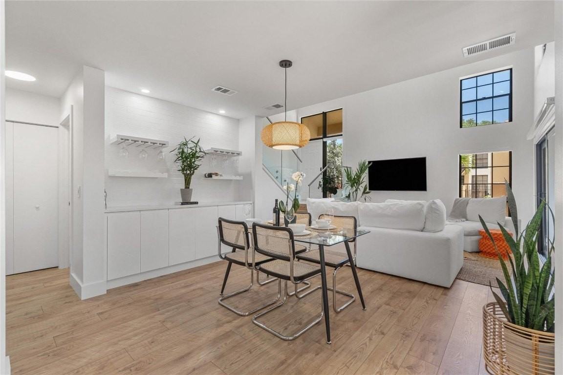 376 Prestwick Cir - Photo 3 of 28