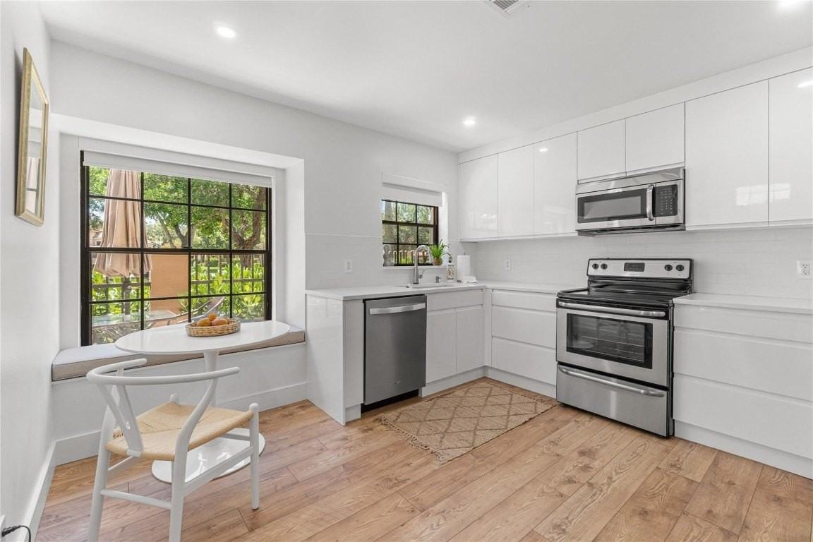 376 Prestwick Cir - Photo 4 of 28