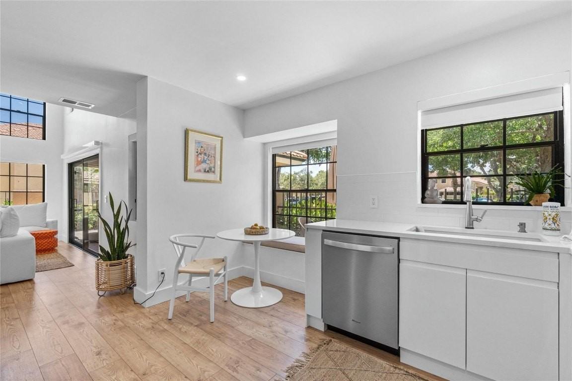 376 Prestwick Cir - Photo 7 of 28