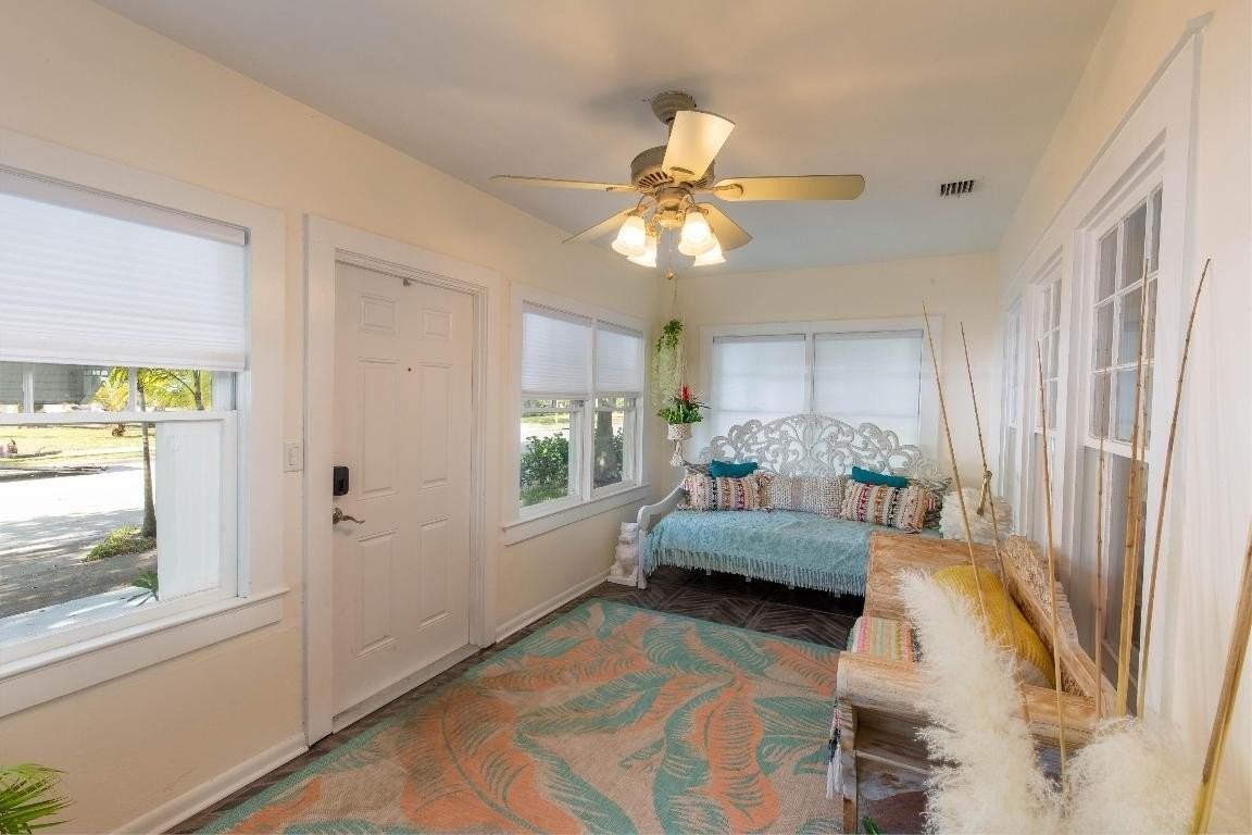 435 56th St - Photo 3 of 20